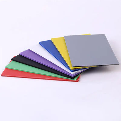 Lembaran Berongga PP panel plastik daur ulang yang tahan lama, ideal untuk pengemasan, pengiriman, periklanan, rambu, dan baki bibit pertanian.