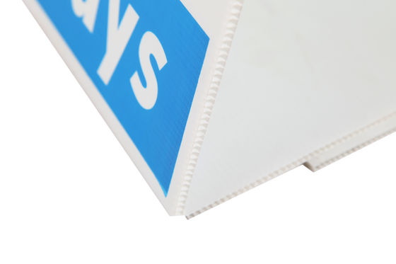 Tanda Daftar Nama Bergelombang Plastik 3mm Eco UV Proof Corflute Triangle Signs