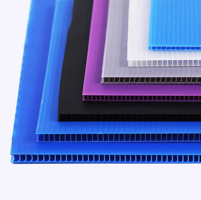 Lembar Coroplast Waterproof Ringan Disesuaikan Lembar Polypropylene Plastik Bergelombang